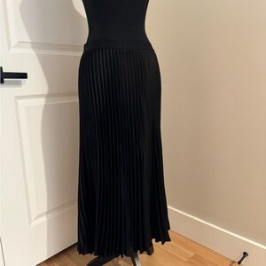 Zara Women’s Pleated Skirt Size Medium